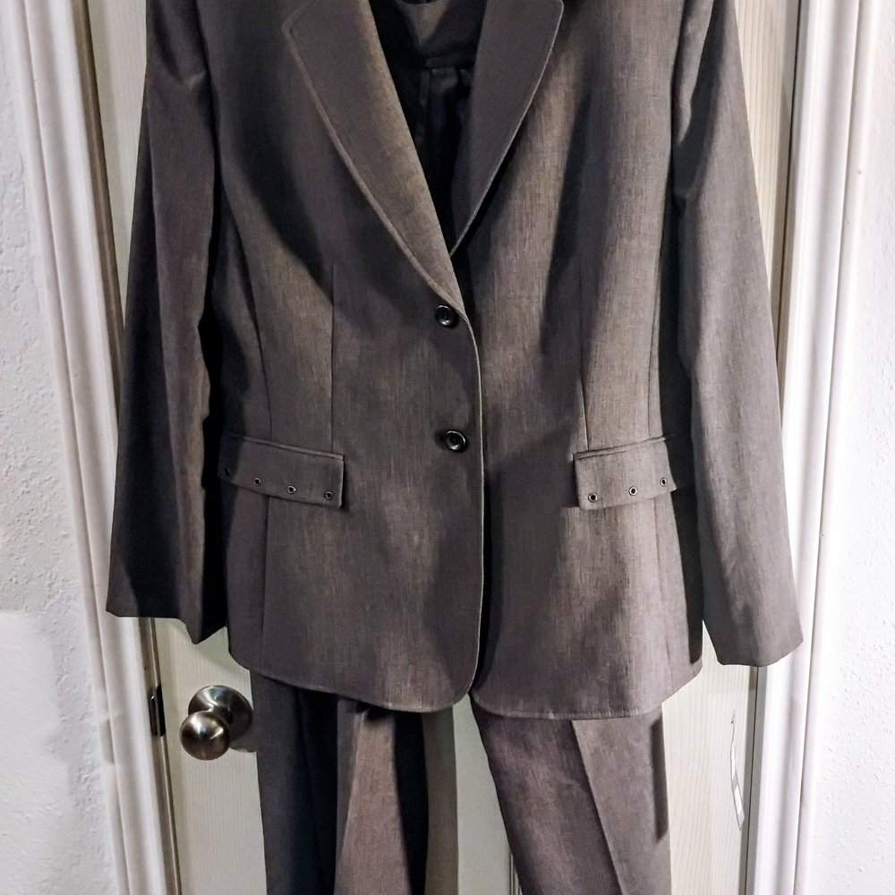 Sophisticated Women's Gray Blazer Suit Set